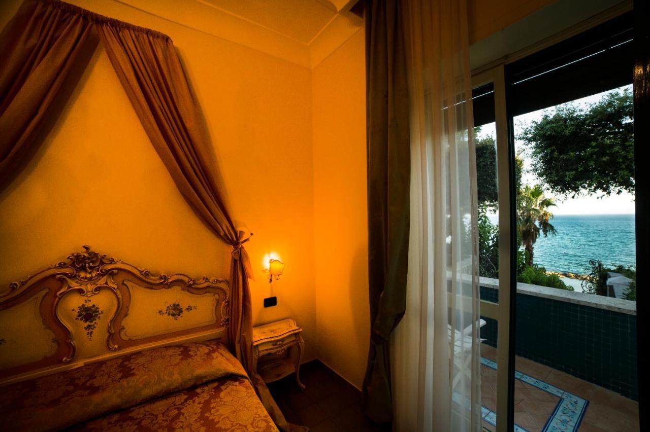 Grande Albergo Miramare Formia Exterior foto